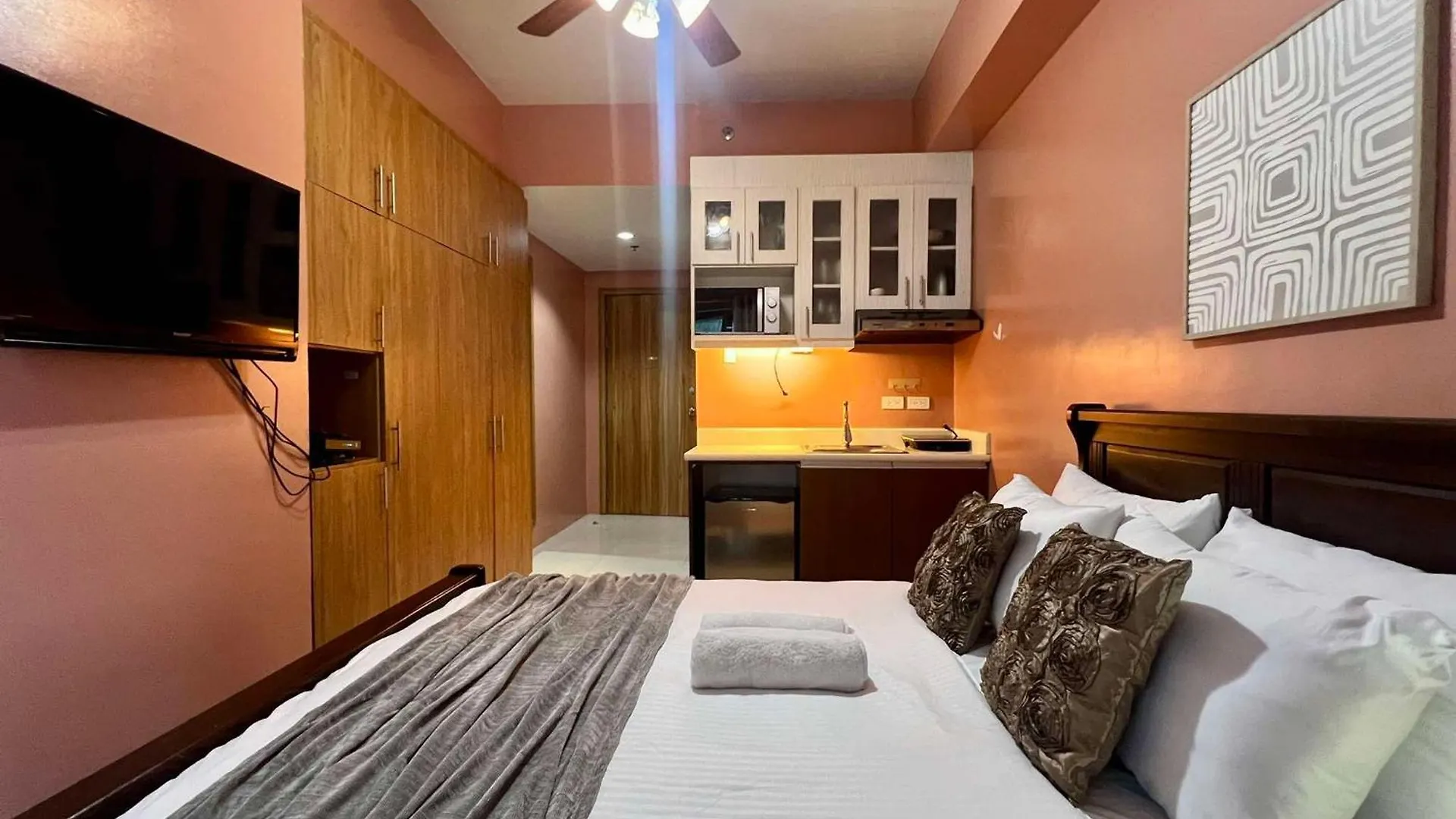 Grand Riviera Suites Studio By Mrsayla Philippines